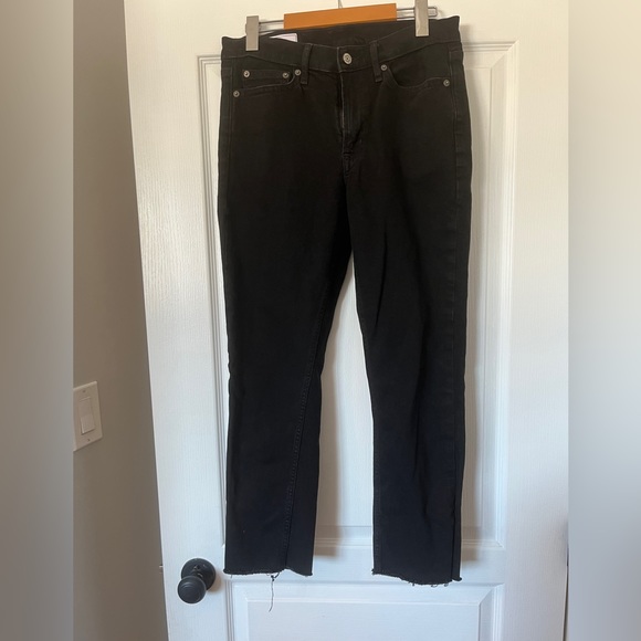 Gap Mid-rise slim straight jeans with wash well. - Picture 7 of 9